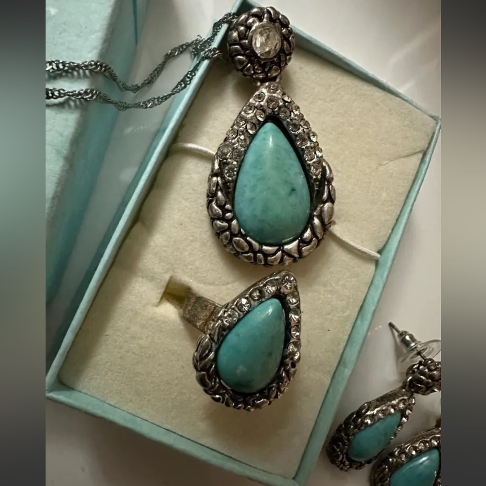 Jewelry - Picture 3 of 7